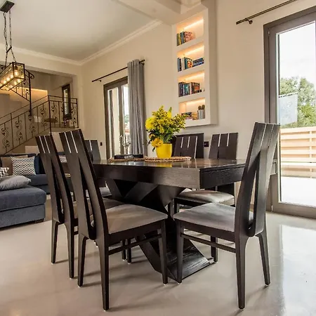 ヴィラ Luxury Chrisi スヴォロナータ