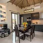 Luxury Chrisi Vila *