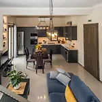 Luxury Chrisi *