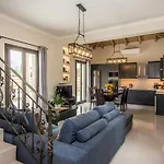 Luxury Chrisi Vila *