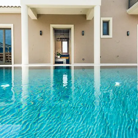 Luxury Chrisi Svoronata