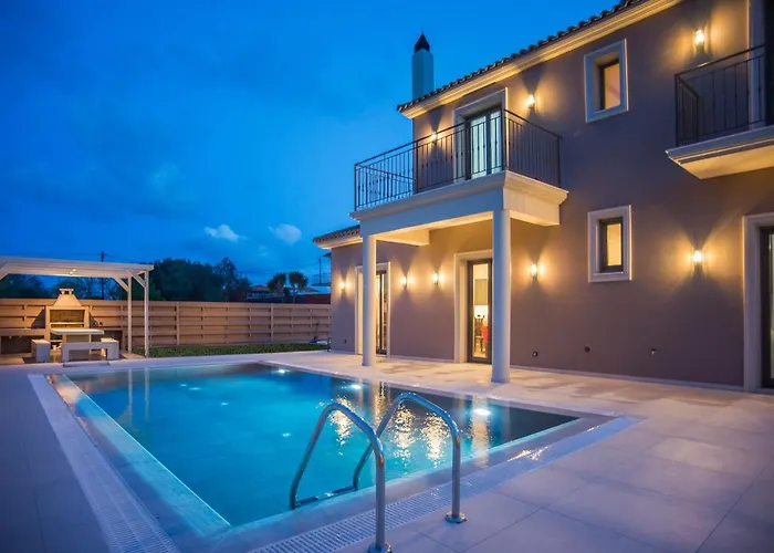 Luxury Chrisi Svoronata