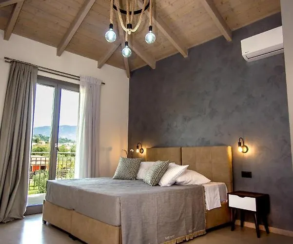 Luxury Chrisi Villa *