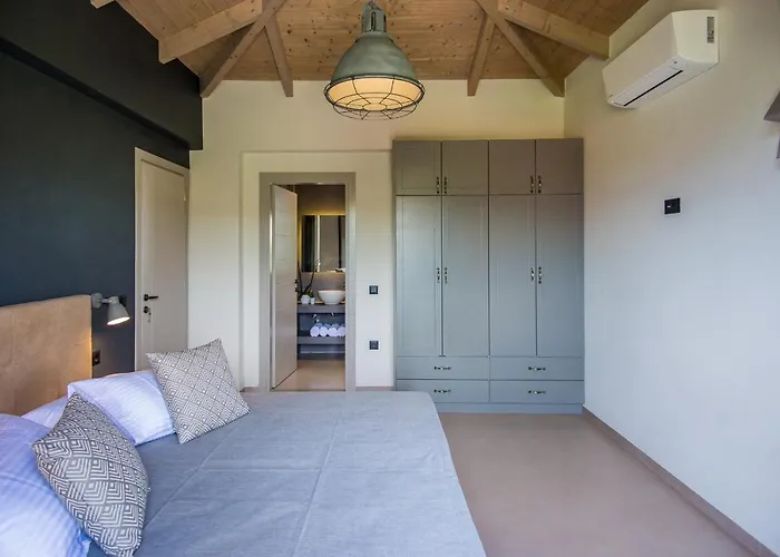 Luxury Chrisi Villa *