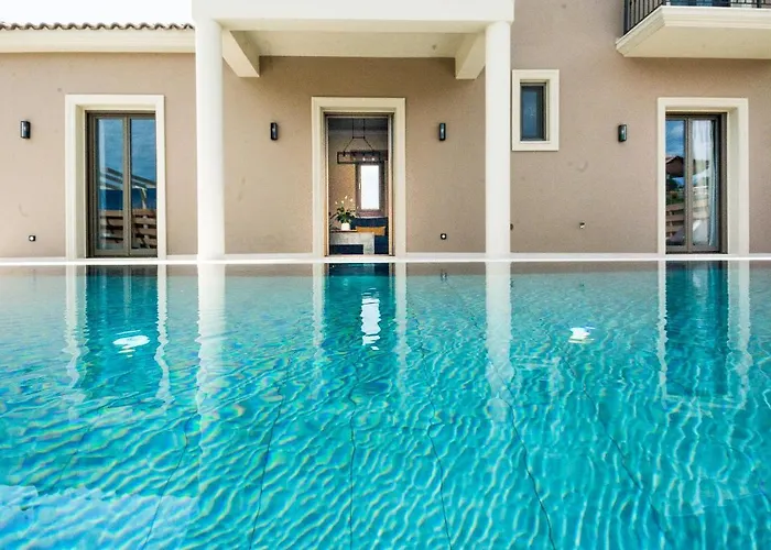 Luxury Chrisi Svoronata