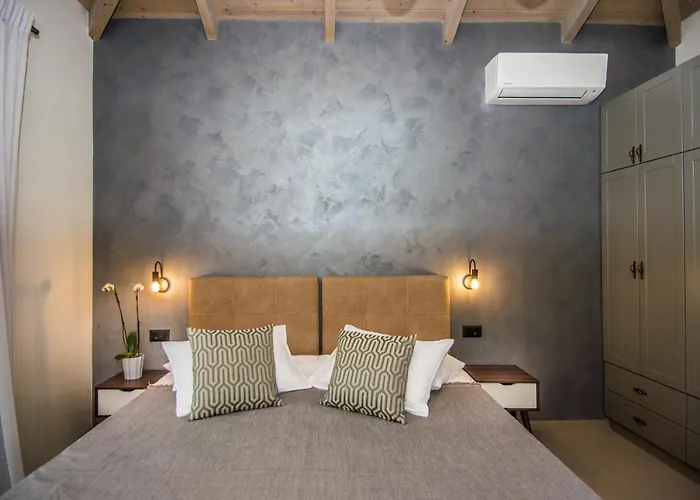 Luxury Chrisi Villa *