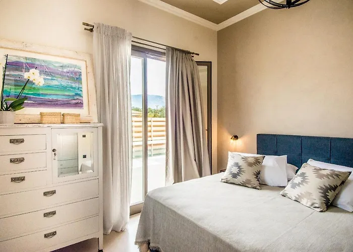 Luxury Chrisi * Svoronata