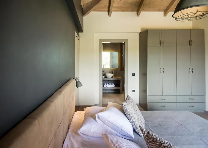 Luxury Chrisi Villa *