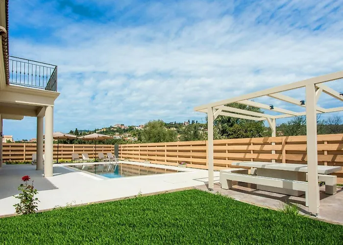 Luxury Chrisi Villa *